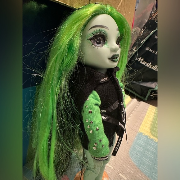 Shadow High Doll – Green Hair - Picture 3 of 12